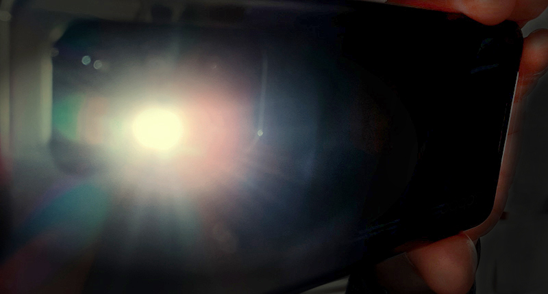 Bltzlicht von einem Smartphone; Bild: Grimme-Institut / Michael Schnell