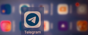 Telegram-Icon vor unscharfem Smartphone-Display. Montage: Michael Schnell / Grimme-Institut